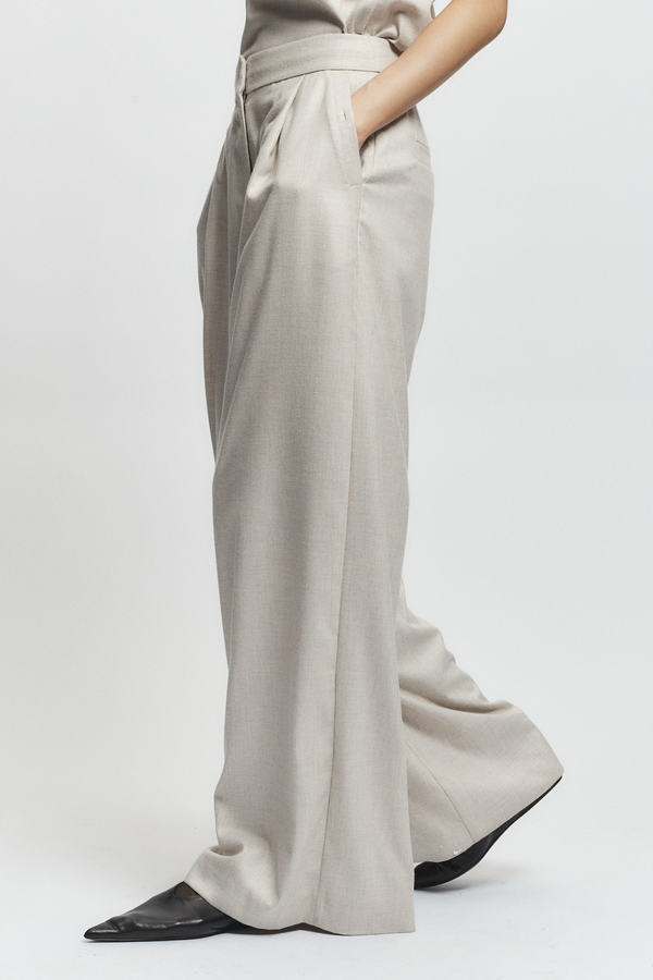 Nevin Mid-Waisted Lightweight Trouser, Oatmeal