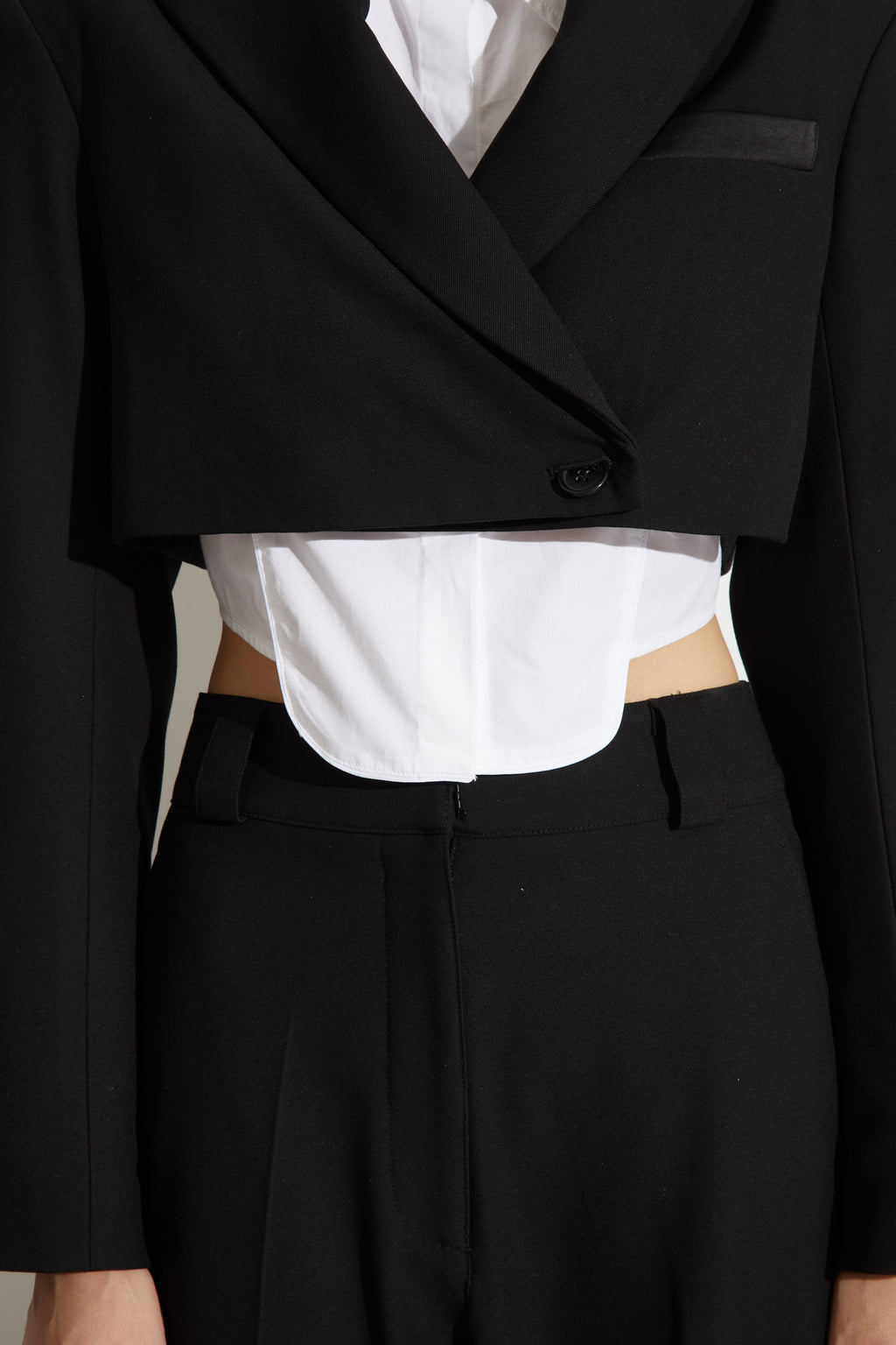Oufan - Set: Short-Sleeve Cropped Blazer + Drawstring-Waist Capri